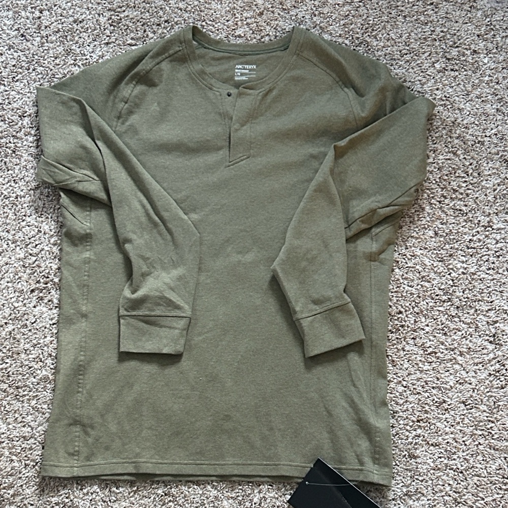 Arcteryx Men's Olive Green Henley Shirt